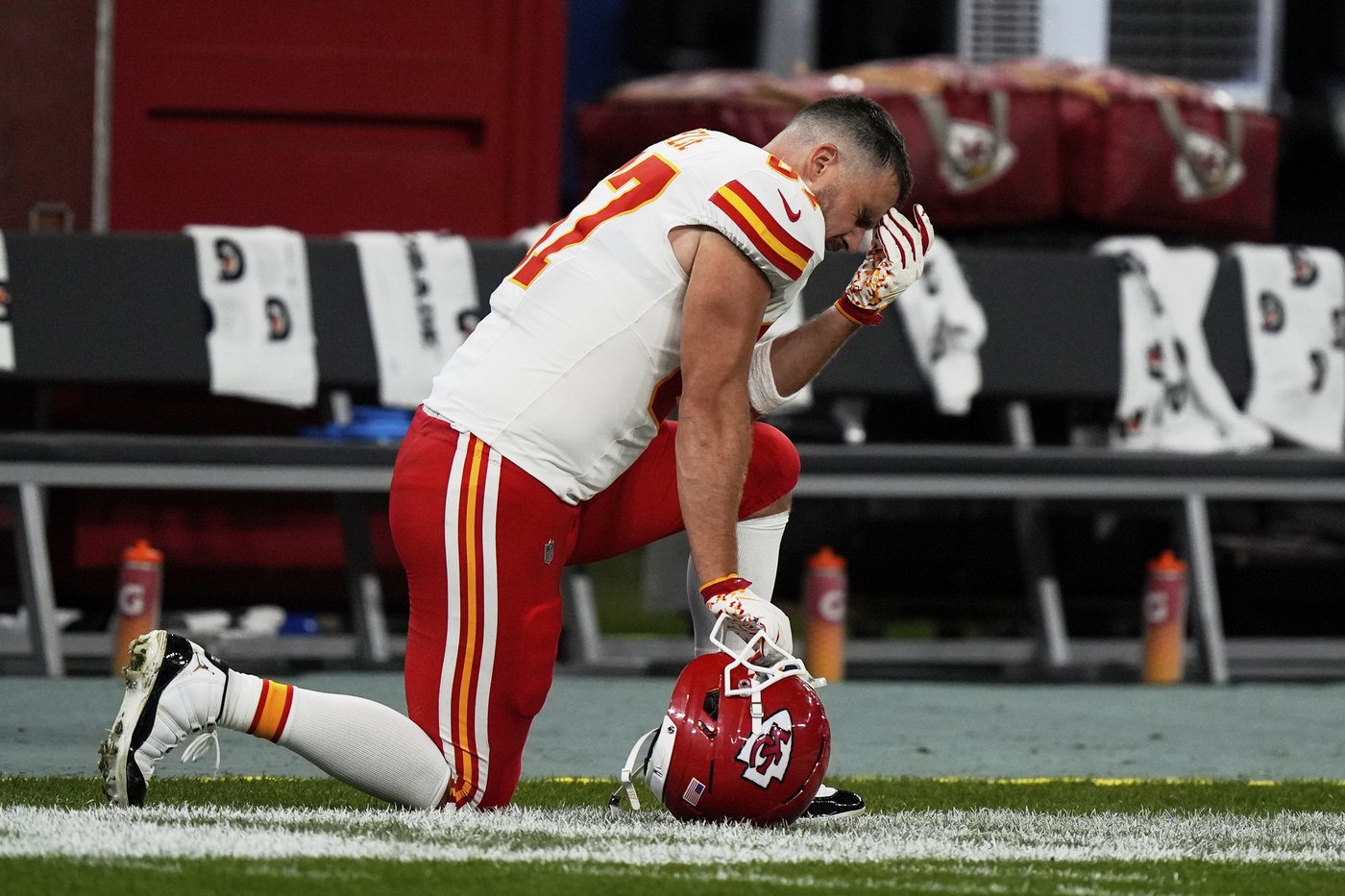 Chiefs forced to regroup after losing to Chargers in season opener marred by penalties and injuries | iNFOnews.ca