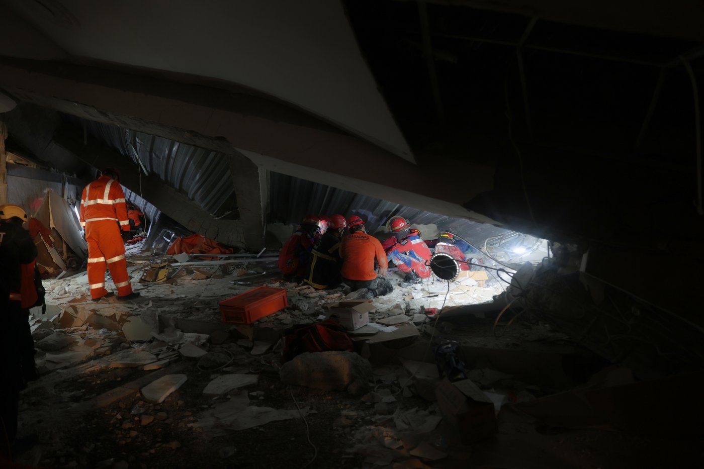Photos from the collapse of an Islamic school building in Indonesia | iNFOnews.ca