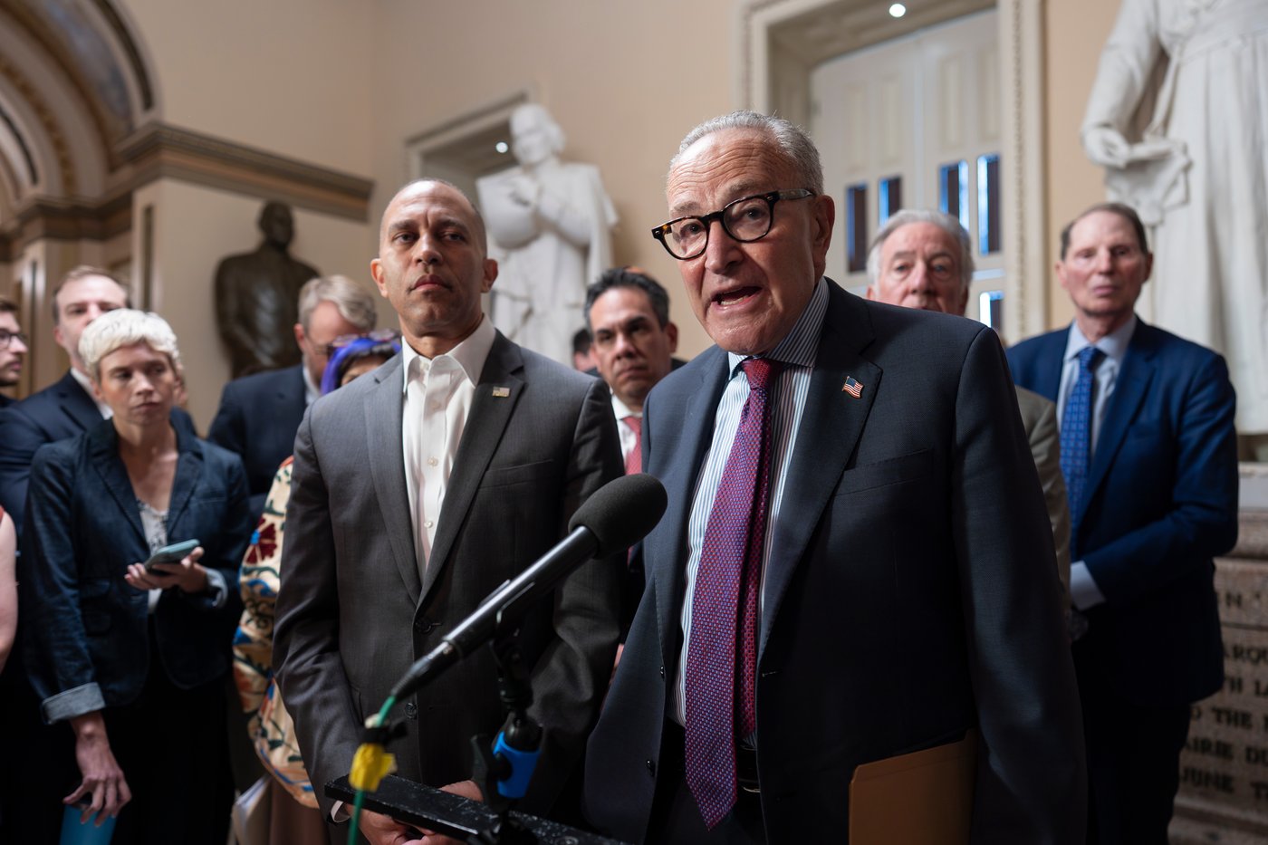 The Latest: Congressional leaders meet with Trump in late effort to avoid a government shutdown | iNFOnews.ca