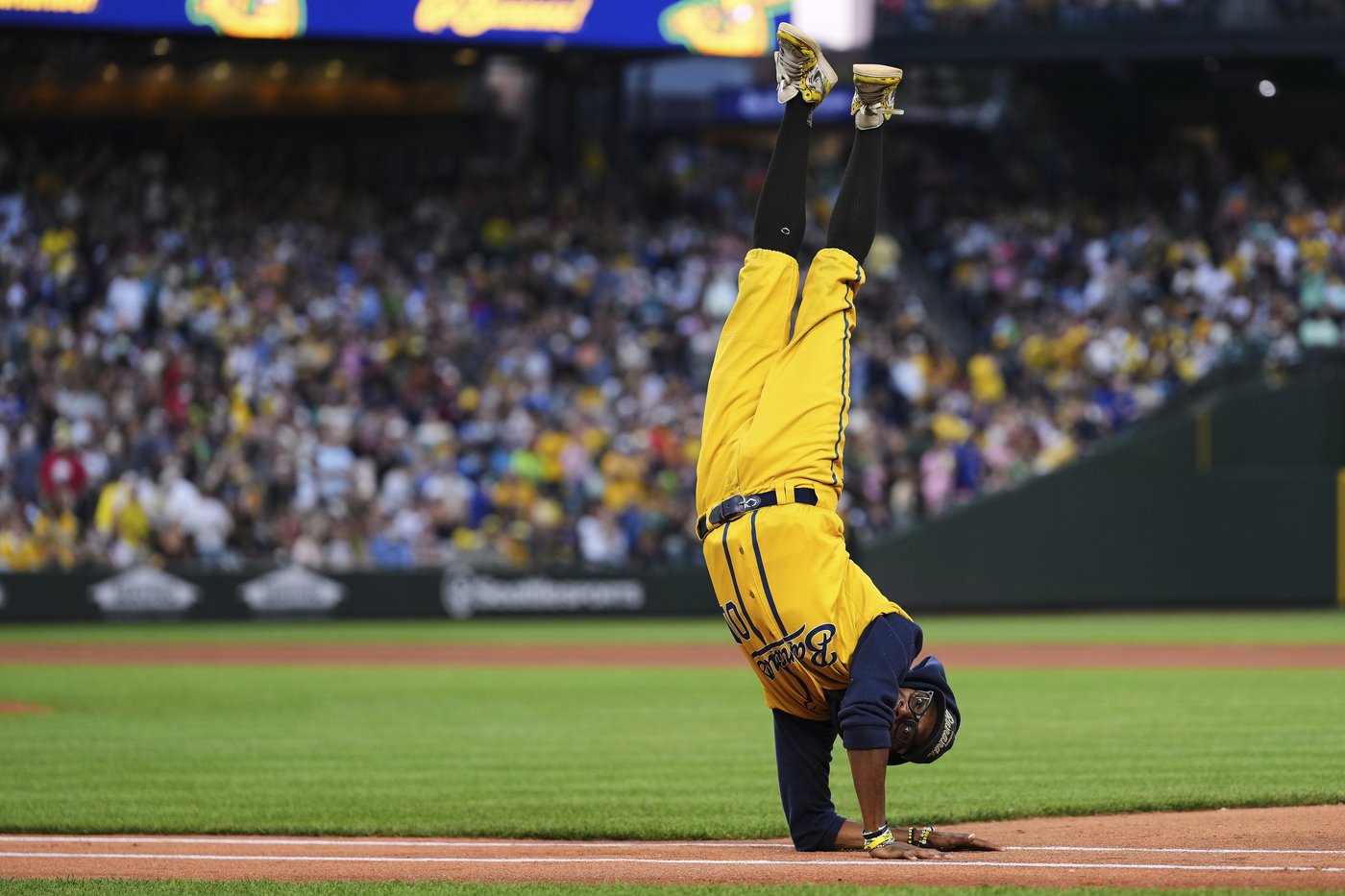 Photo highlights from the Savannah Bananas' exhibition baseball battle against the Firefighters | iNFOnews.ca
