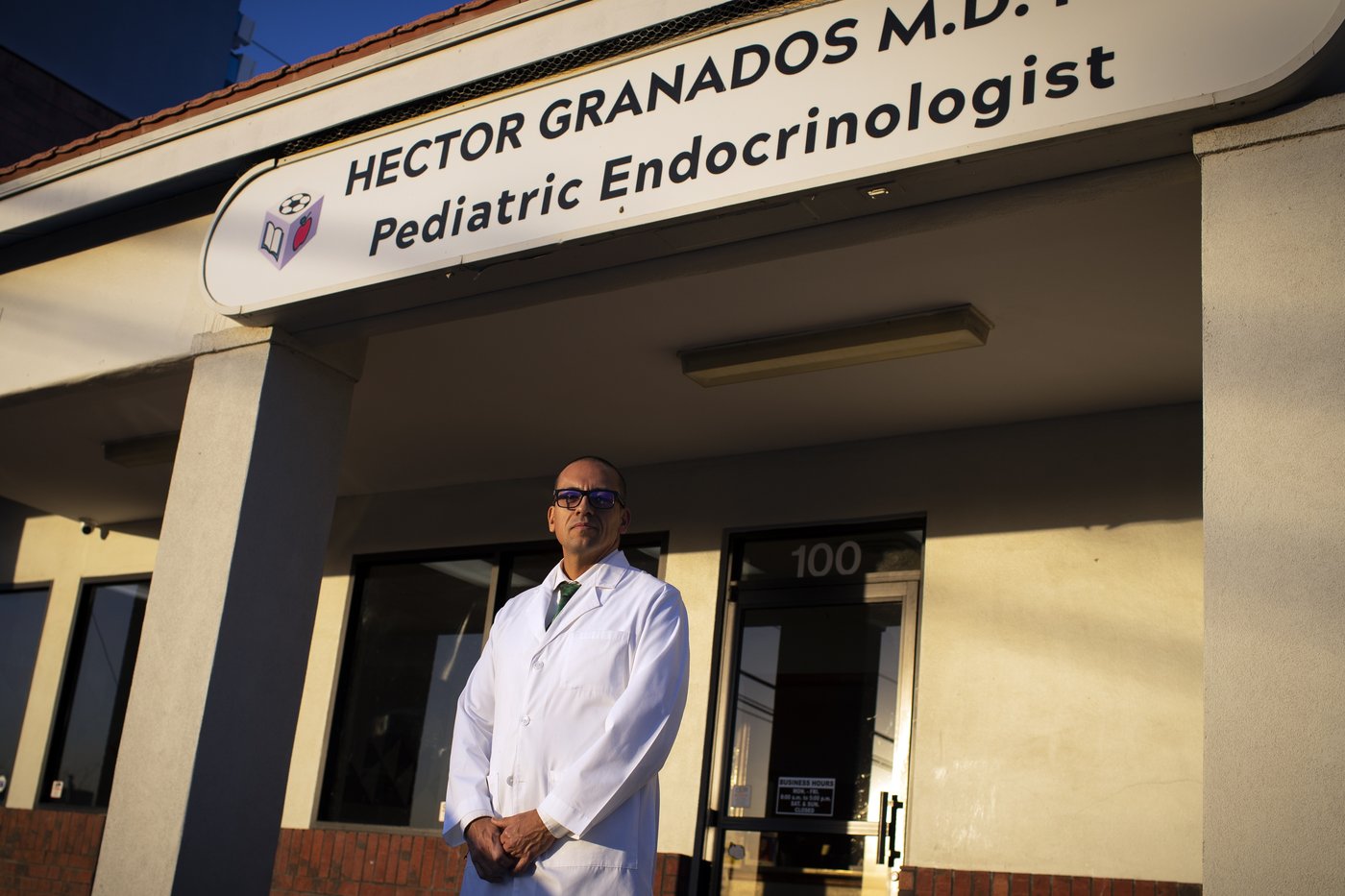 Texas drops lawsuit against doctor accused of illegally providing care to transgender youth | iNFOnews.ca