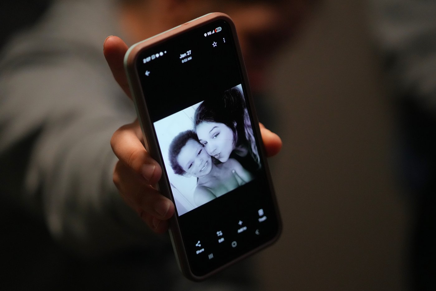 'They were just screaming.' Mom unable to save 3 sons who fell through icy pond in Texas | iNFOnews.ca