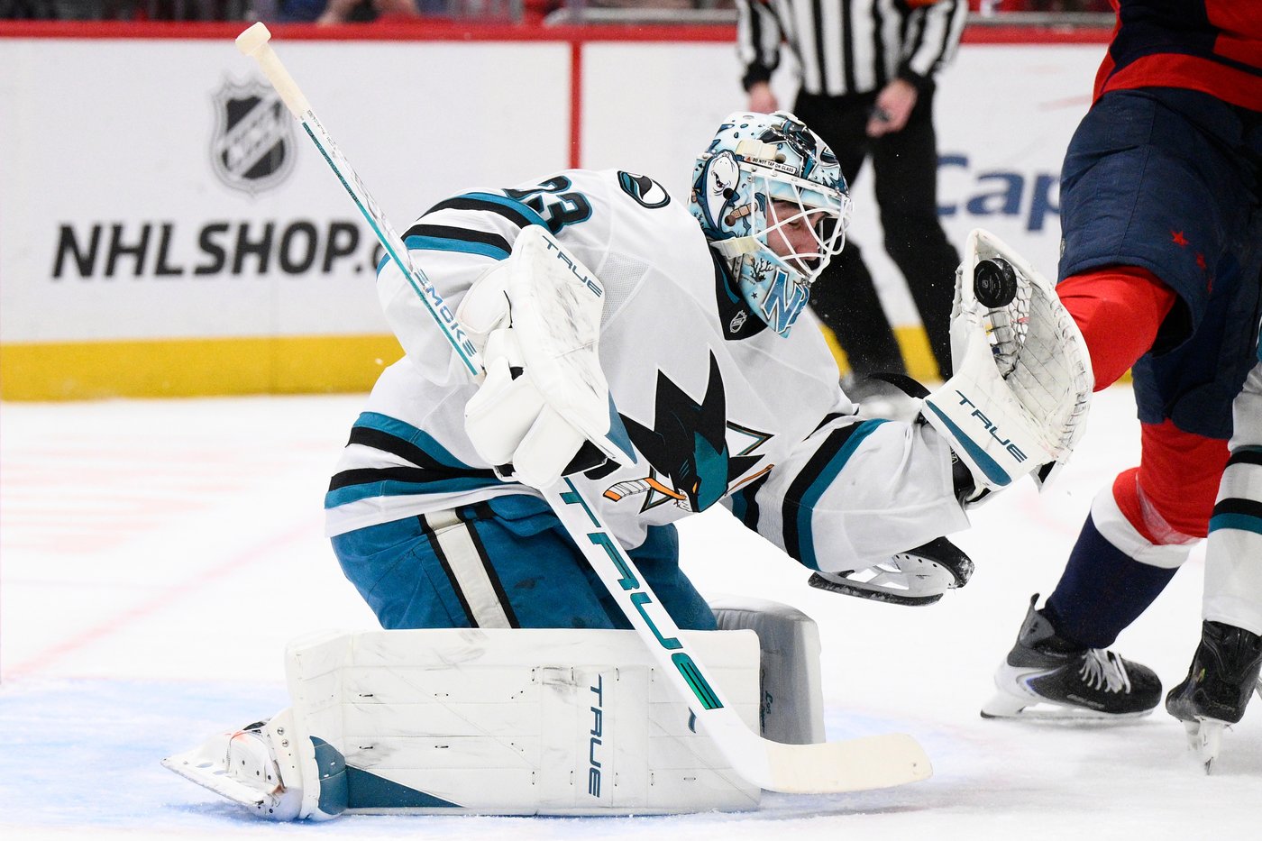 Sharks' 3-goal second period keys 3-2 victory over Capitals | iNFOnews.ca