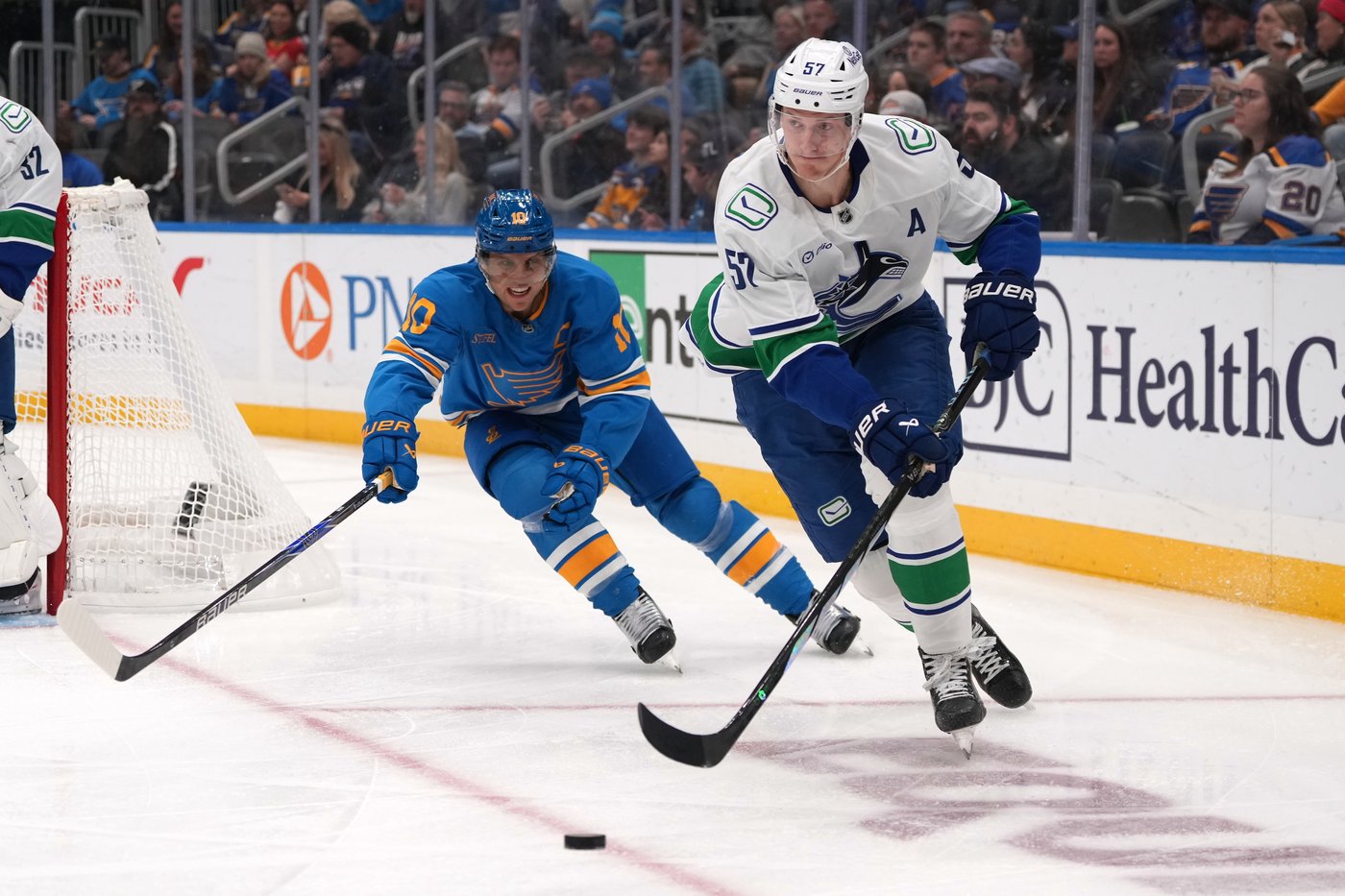 Sherwood has hat trick, DeBrusk scores in shootout as Canucks beat Blues 4-3 | iNFOnews.ca Sherwood has hat trick, DeBrusk scores in shootout as Canucks beat Blues 4-3 | iNFOnews.ca