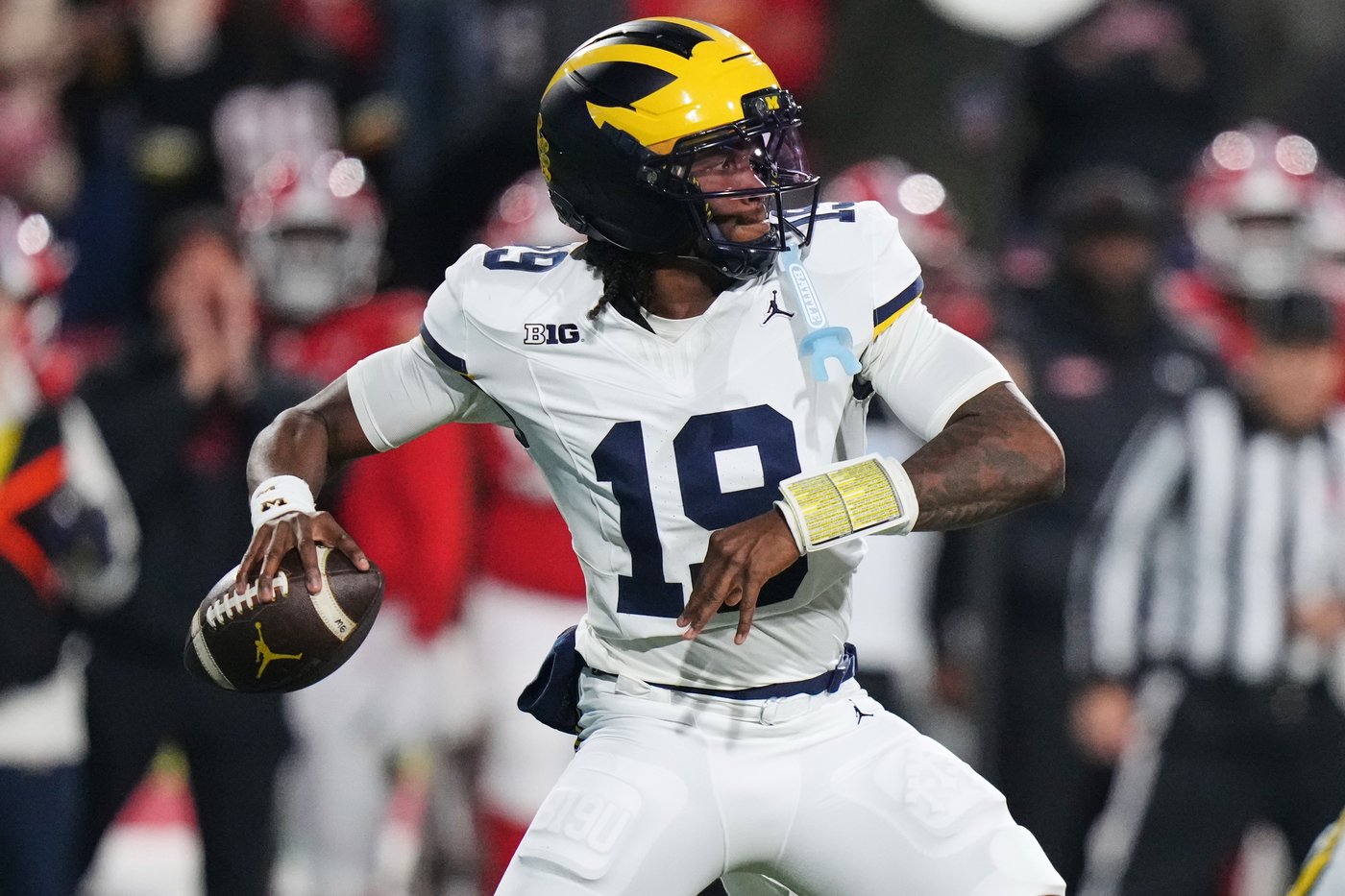 Substitute RB Kuzdzal runs for 100 yards and 3 TDs to lift No. 18 Michigan over Maryland 45-20 | iNFOnews.ca Substitute RB Kuzdzal runs for 100 yards and 3 TDs to lift No. 18 Michigan over Maryland 45-20 | iNFOnews.ca