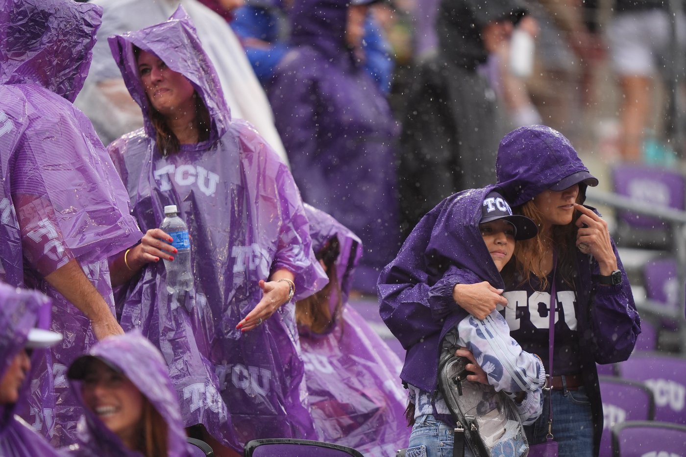 Baylor-TCU delayed 3 times by lightning in the fourth quarter | iNFOnews.ca Baylor-TCU delayed 3 times by lightning in the fourth quarter | iNFOnews.ca