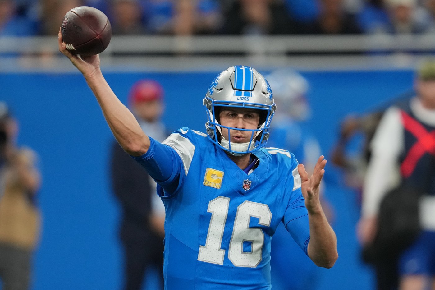 J.J. McCarthy throws for 2 TDs and runs for a score in his return as Vikings beat Lions 27-24 | iNFOnews.ca