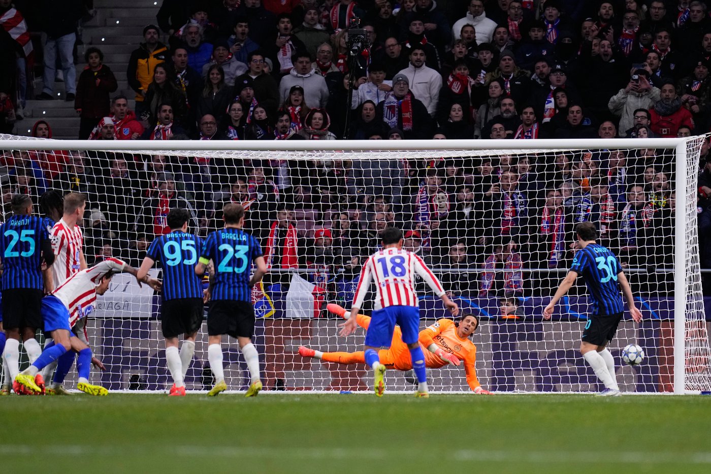 Atletico coach Simeone shows trademark emotions stopping Inter's winning run in Champions League | iNFOnews.ca