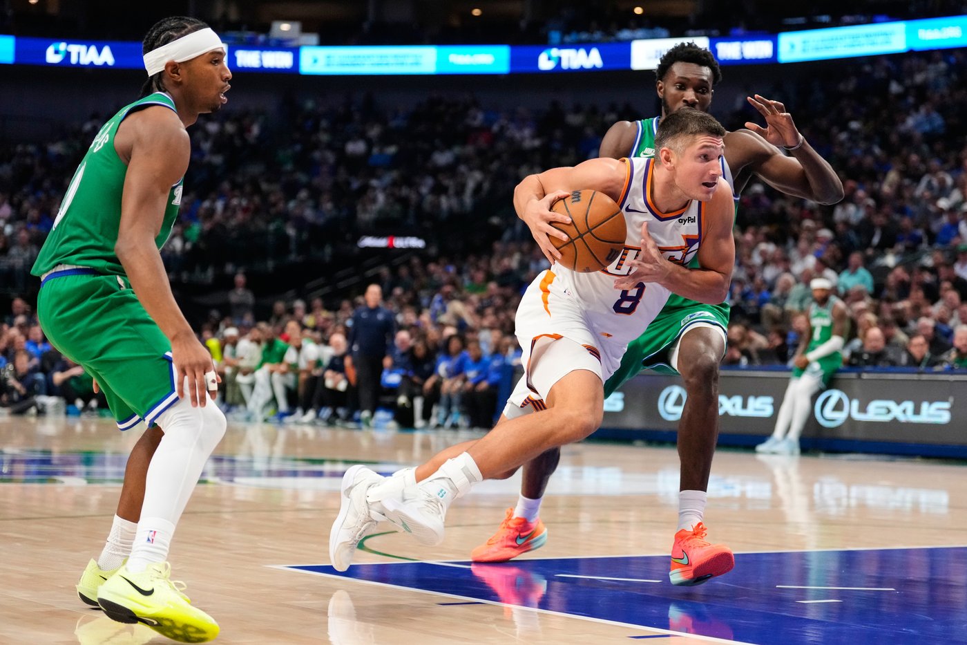 Devin Booker, Grayson Allen lead Suns past struggling Mavericks, 123-114 | iNFOnews.ca