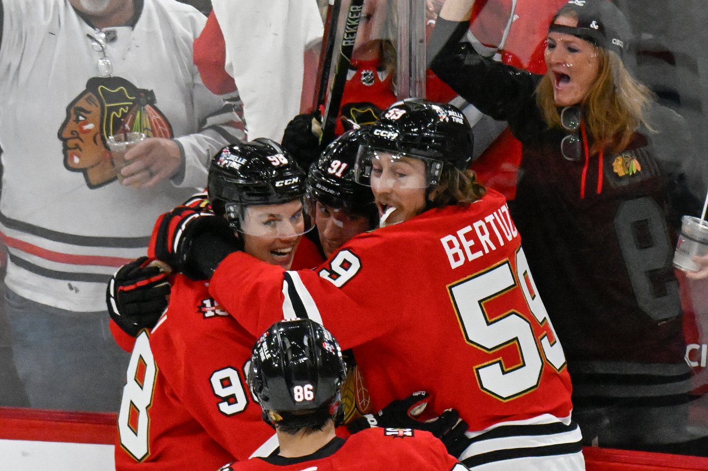 Guhle scores late goal as Canadiens clip Blackhawks 3-2 | iNFOnews.ca