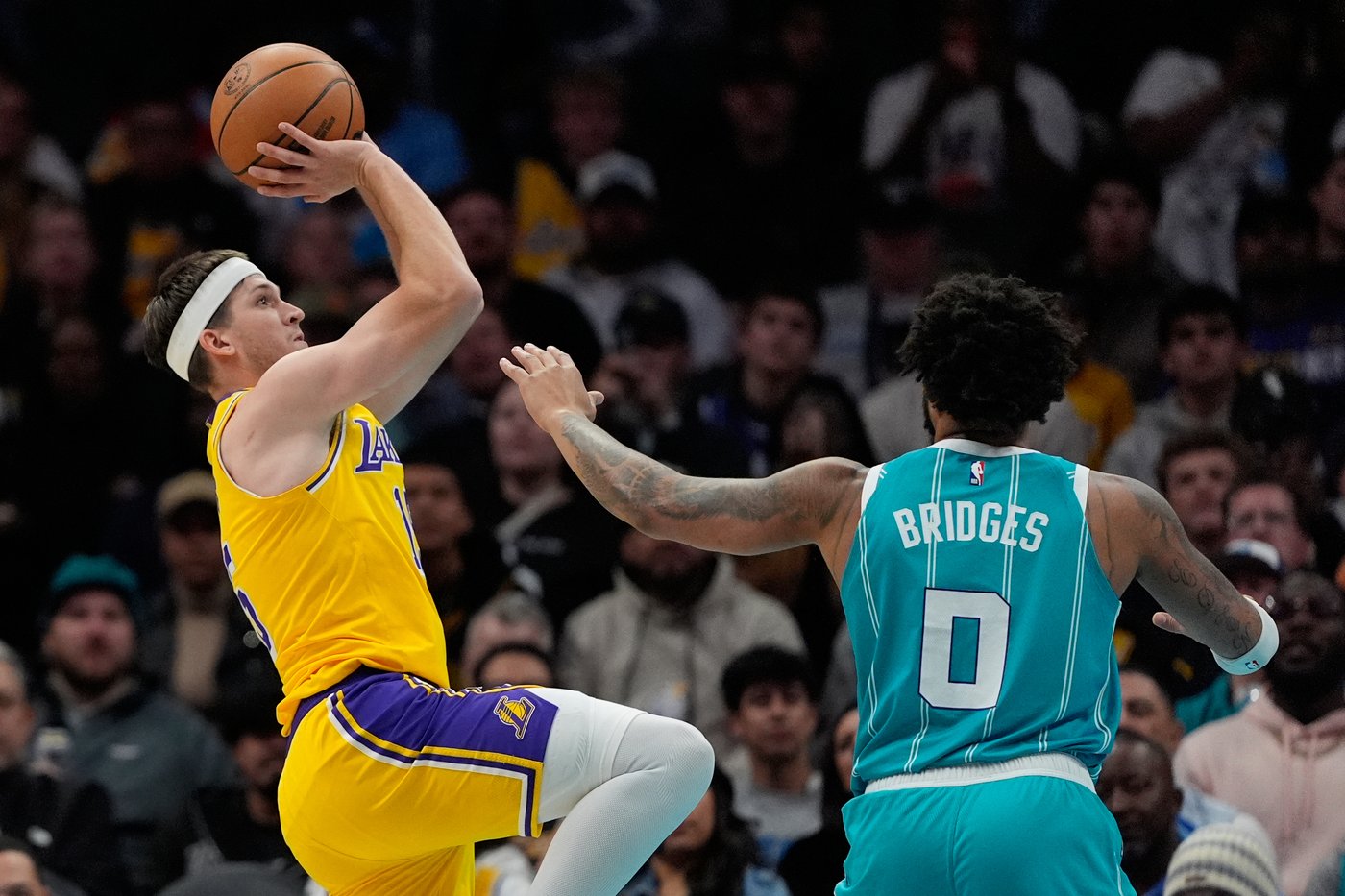 Doncic scores 38 points as Lakers use strong third quarter to earn 6th win in last 7 games | iNFOnews.ca