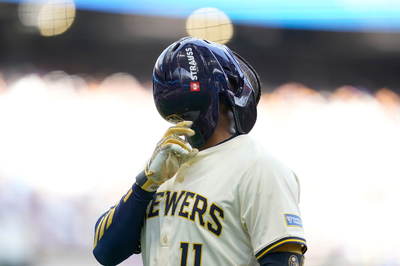 Brewers' Chourio undergoes MRI but stays upbeat after leaving NLDS Game 1 with hamstring tightness | iNFOnews.ca