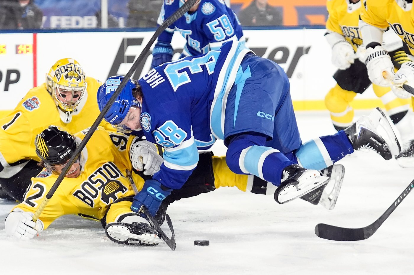 Lightning's historic 4-goal comeback stuns Bruins in NHL Stadium Series game | iNFOnews.ca