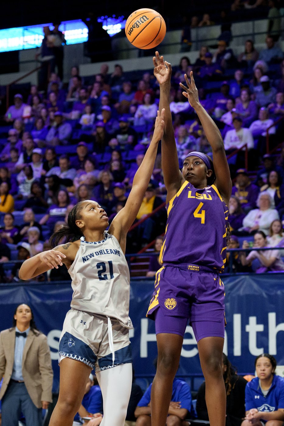 Kate Koval has career-high 22 points in No. 5 LSU's 126-62 romp over winless UNO | iNFOnews.ca