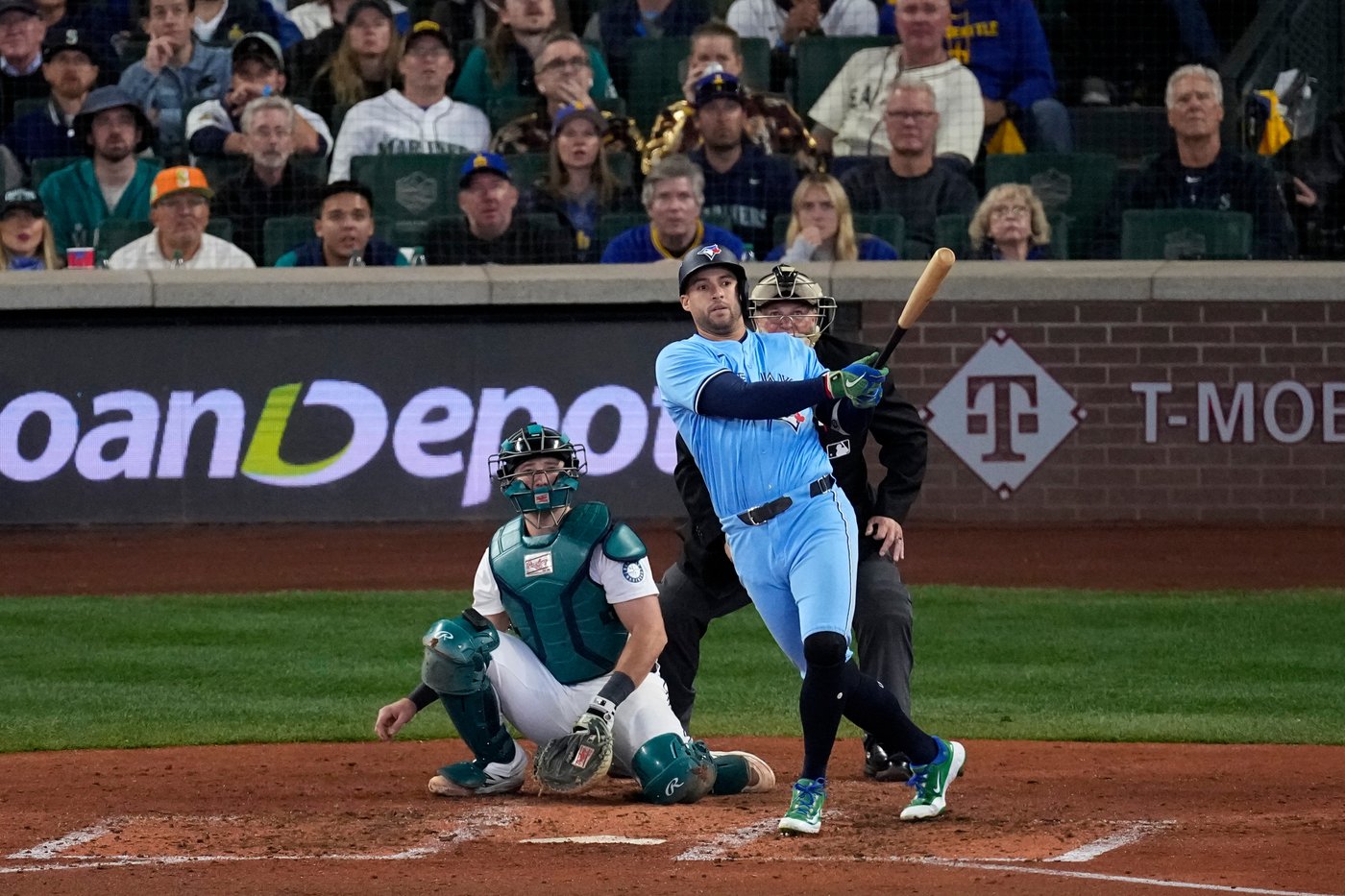 Blue Jays manager Schneider optimistic Springer will play ALCS Game 6 after pitch off knee | iNFOnews.ca Blue Jays manager Schneider optimistic Springer will play ALCS Game 6 after pitch off knee | iNFOnews.ca