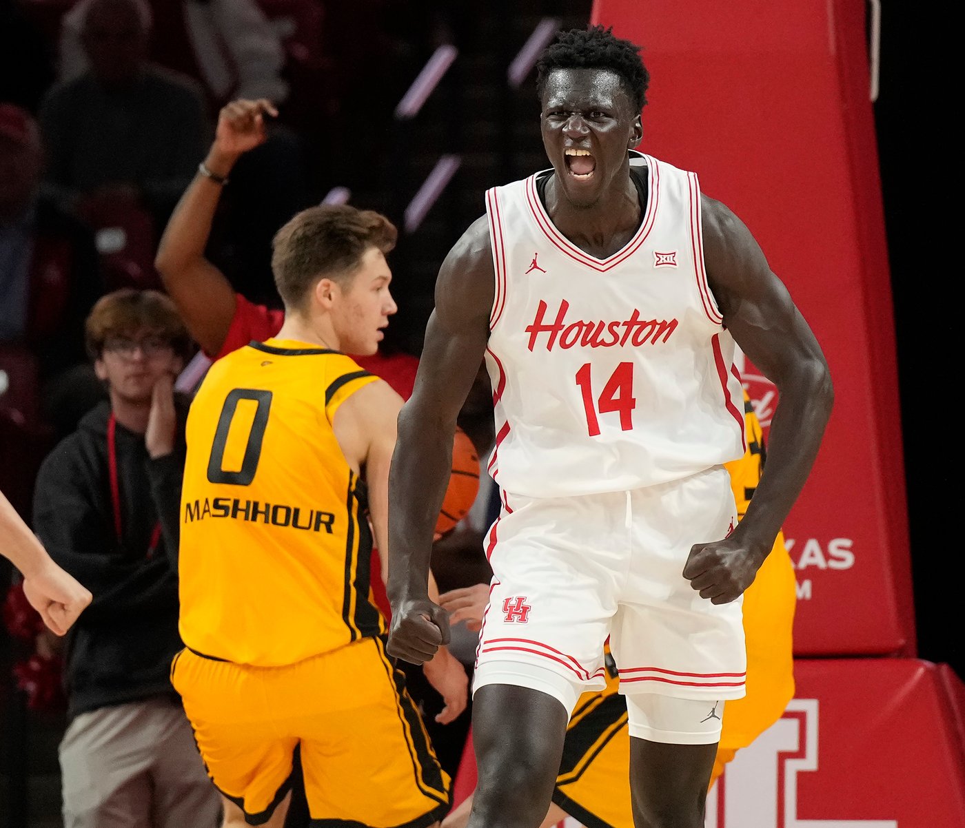 Kingston Flemings, Emanuel Sharp each score 19, No. 1 Houston beats Oakland 78-45 | iNFOnews.ca