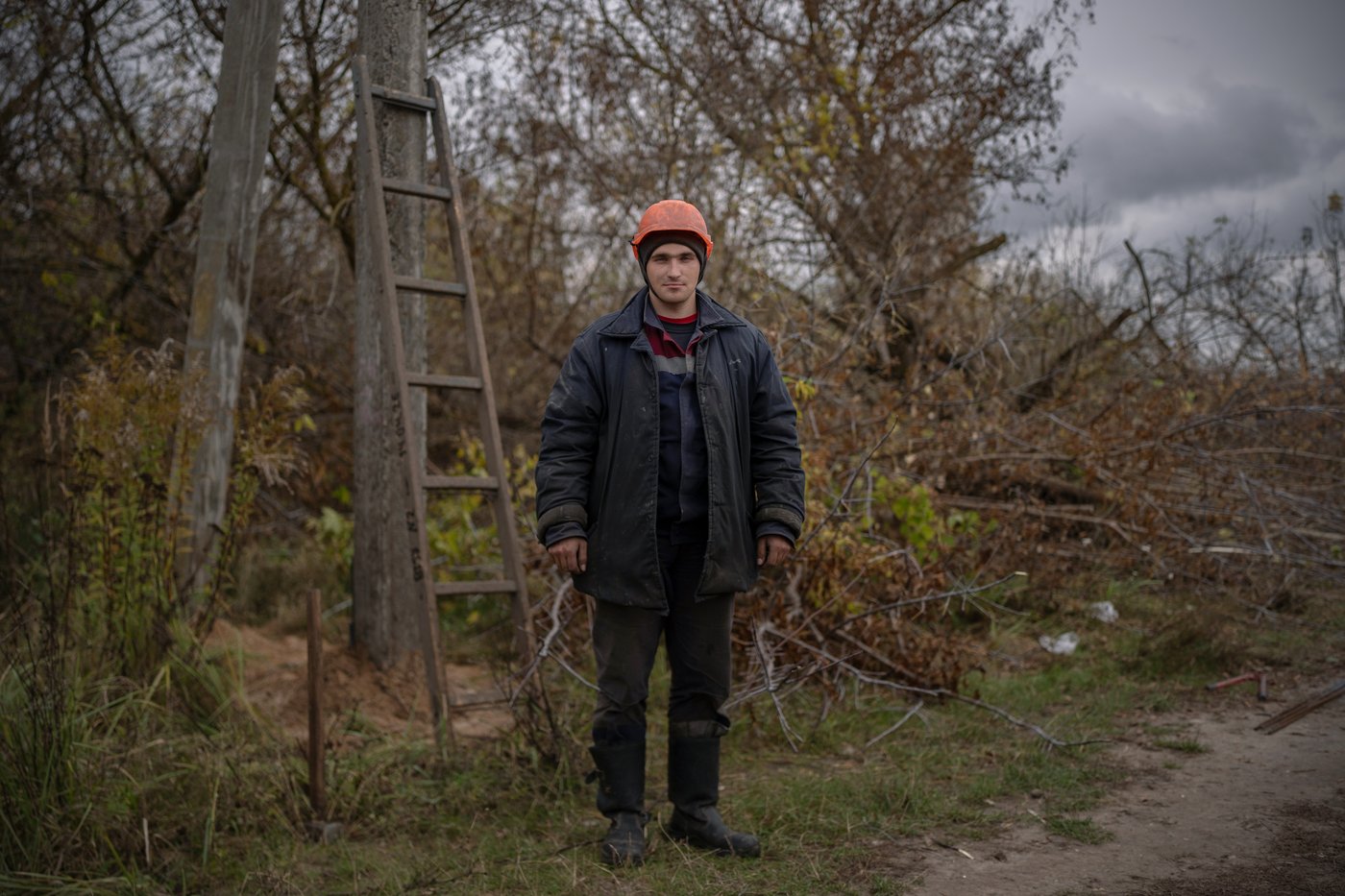 PHOTO ESSAY: Portraits of workers keeping Ukraine out of the dark | iNFOnews.ca