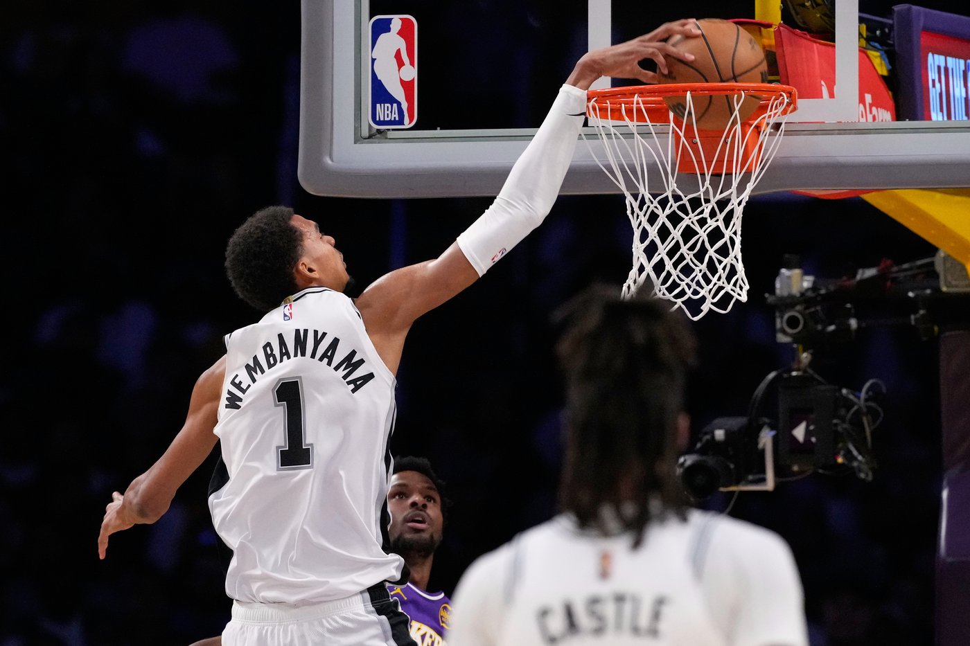 Doncic scores 35, and the Lakers survive a frantic final second for a 118-116 win over the Spurs | iNFOnews.ca Doncic scores 35, and the Lakers survive a frantic final second for a 118-116 win over the Spurs | iNFOnews.ca