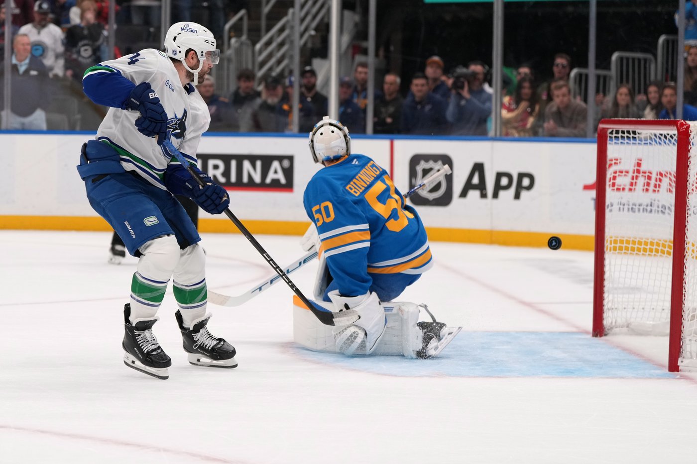 Sherwood has hat trick, DeBrusk scores in shootout as Canucks beat Blues 4-3 | iNFOnews.ca Sherwood has hat trick, DeBrusk scores in shootout as Canucks beat Blues 4-3 | iNFOnews.ca