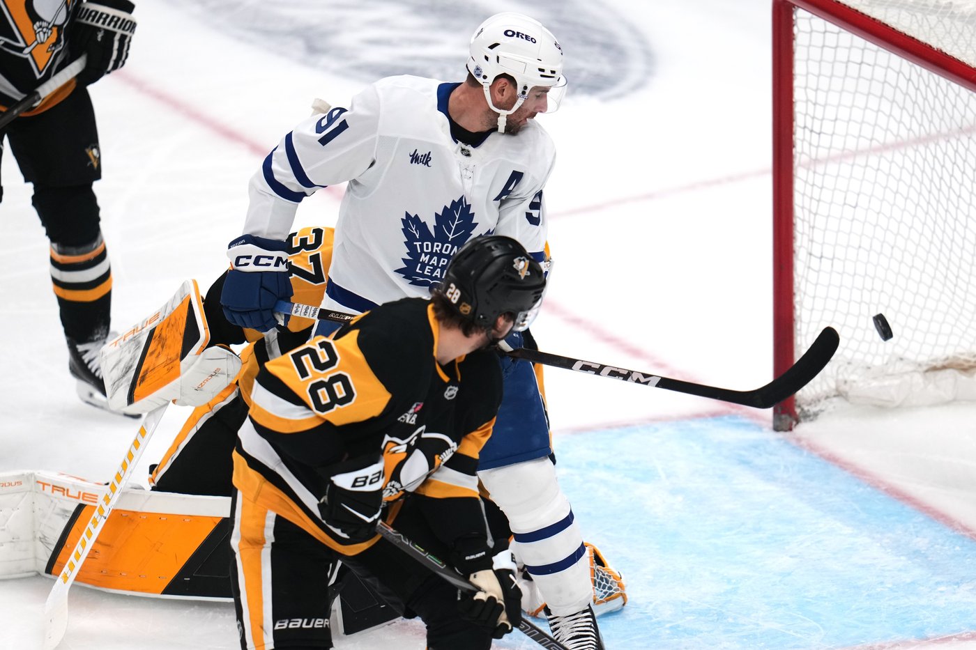 Ekman-Larsson extends point streak as the Maple Leafs rout the Penguins 7-2 | iNFOnews.ca