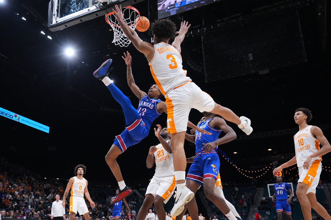 Kansas deals No. 17 Tennessee its 1st loss, 81-76 in 3rd-place game at Players Era Championship | iNFOnews.ca