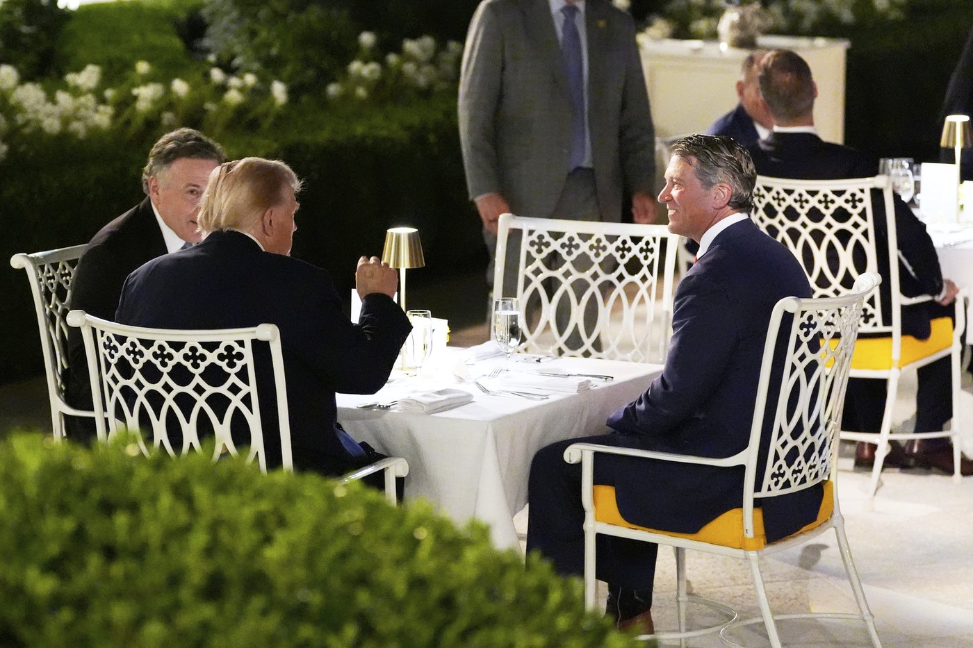 Trump hosts White House dinner for GOP lawmakers at paved space he dubbed 'Rose Garden Club' | iNFOnews.ca