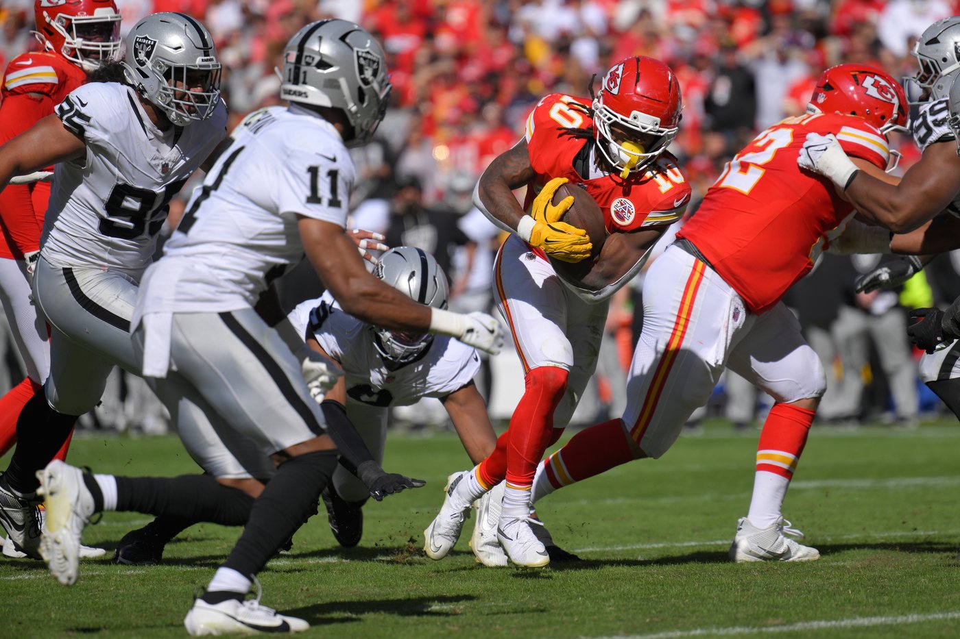 Patrick Mahomes' trick play underscores embarrassing afternoon for Raiders in 31-0 loss to Chiefs | iNFOnews.ca Patrick Mahomes' trick play underscores embarrassing afternoon for Raiders in 31-0 loss to Chiefs | iNFOnews.ca