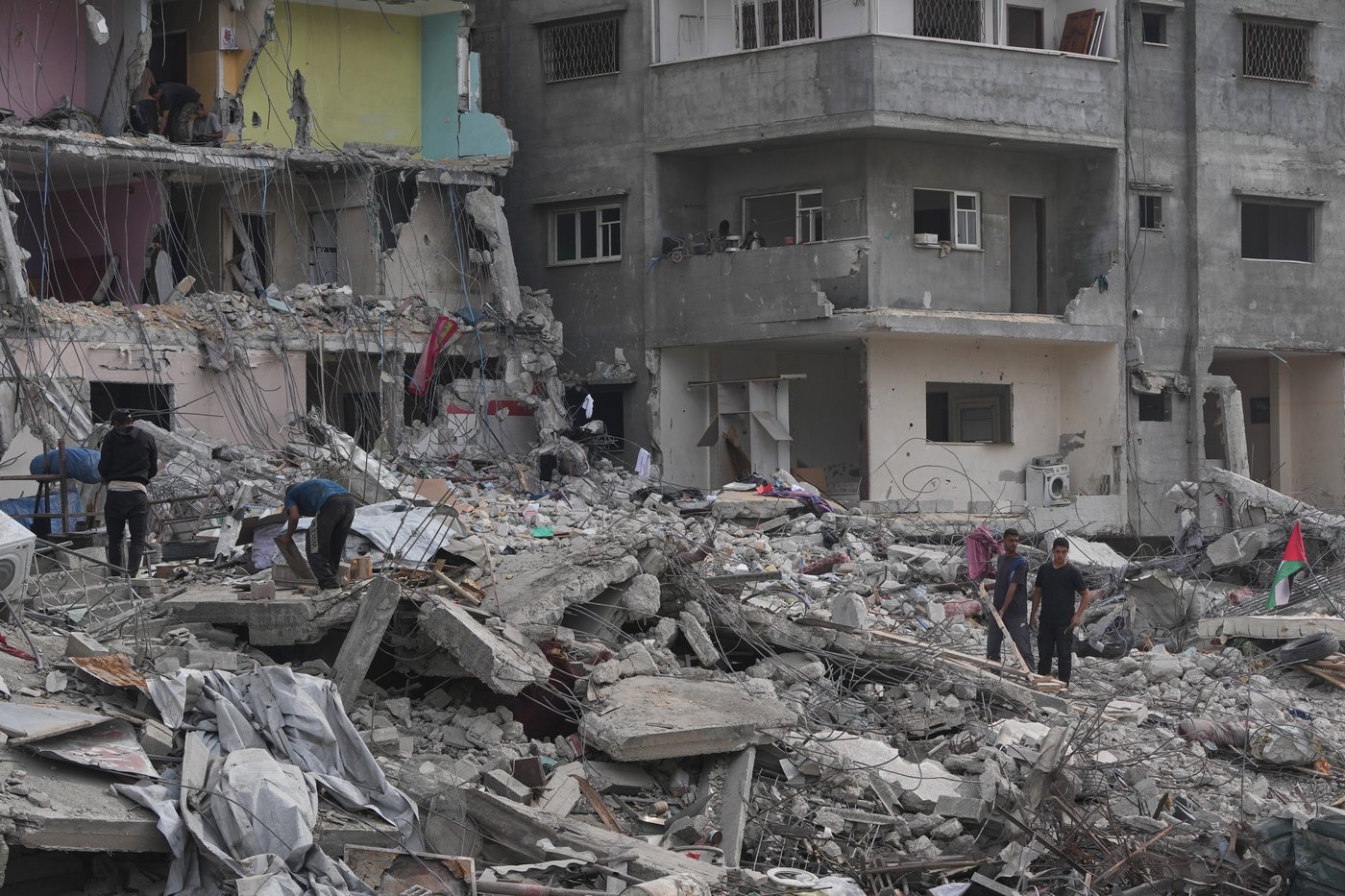 The Latest: Palestinians journey back home as aid convoys start to enter Gaza | iNFOnews.ca