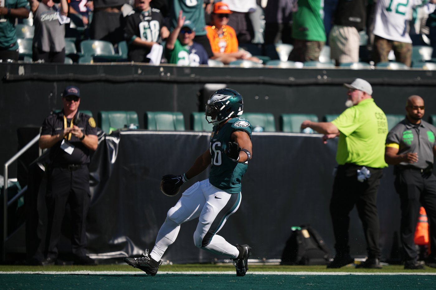 Coming off their first loss this season, the Eagles visit the Giants in prime time | iNFOnews.ca