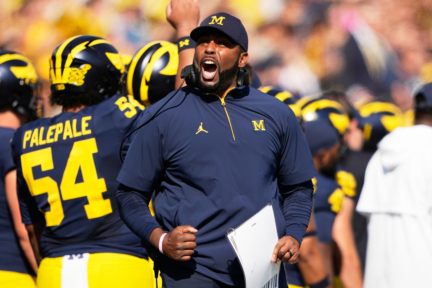Michigan takes advantage of Washington turnovers, pulls away to win 24-7 after 18-point loss to USC | iNFOnews.ca Michigan takes advantage of Washington turnovers, pulls away to win 24-7 after 18-point loss to USC | iNFOnews.ca