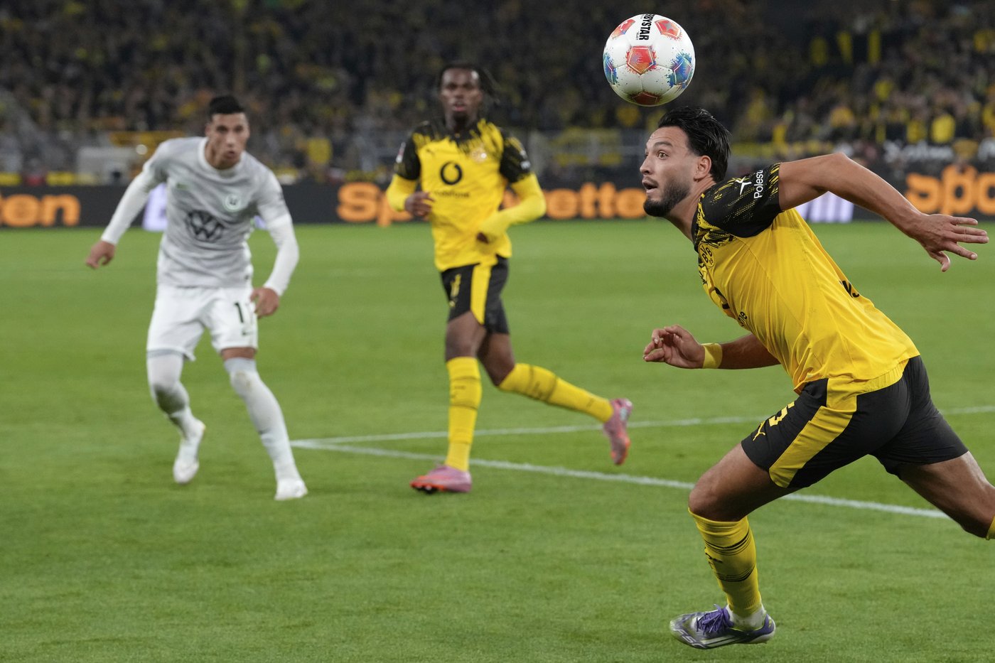 Burke hits Bundesliga hat trick as Union Berlin beats Eintracht Frankfurt 4-3, Dortmund wins | iNFOnews.ca