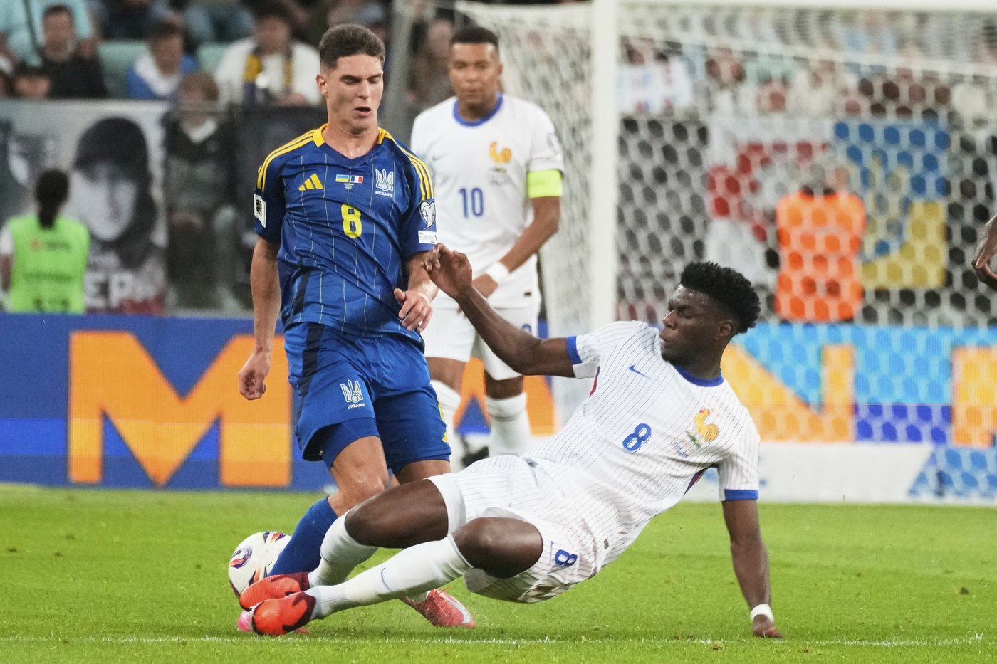 France coach defends decision to play Dembélé and Doué after both PSG stars got injured | iNFOnews.ca