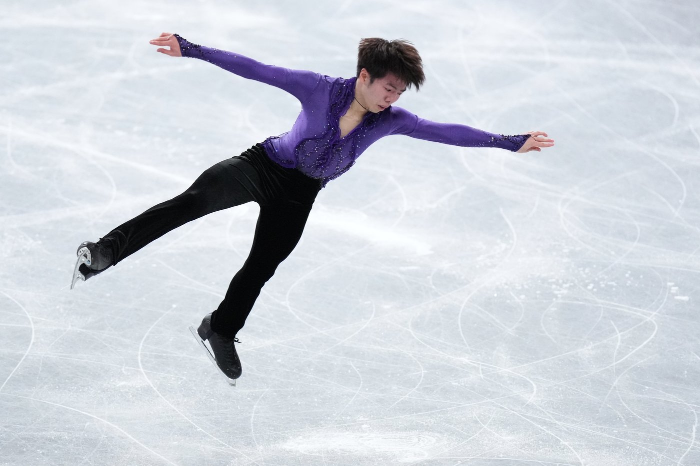Kagiyama uses mistake by Malinin to lead short program at Grand Prix Final | iNFOnews.ca