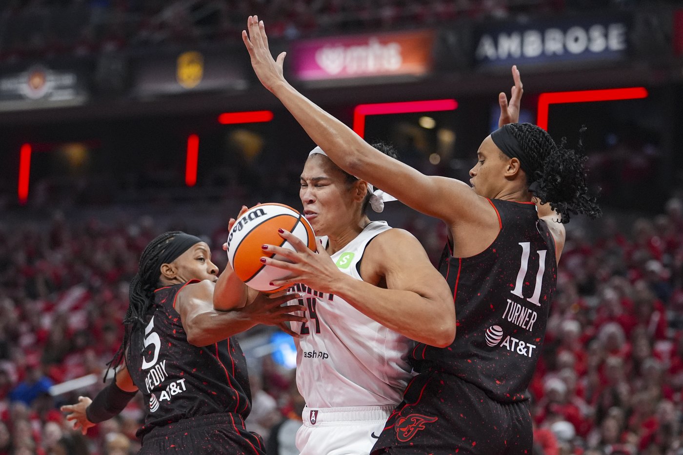 Kelsey Mitchell, Aliyah Boston help Fever stay alive in playoffs with 77-60 Game 2 rout over Dream | iNFOnews.ca