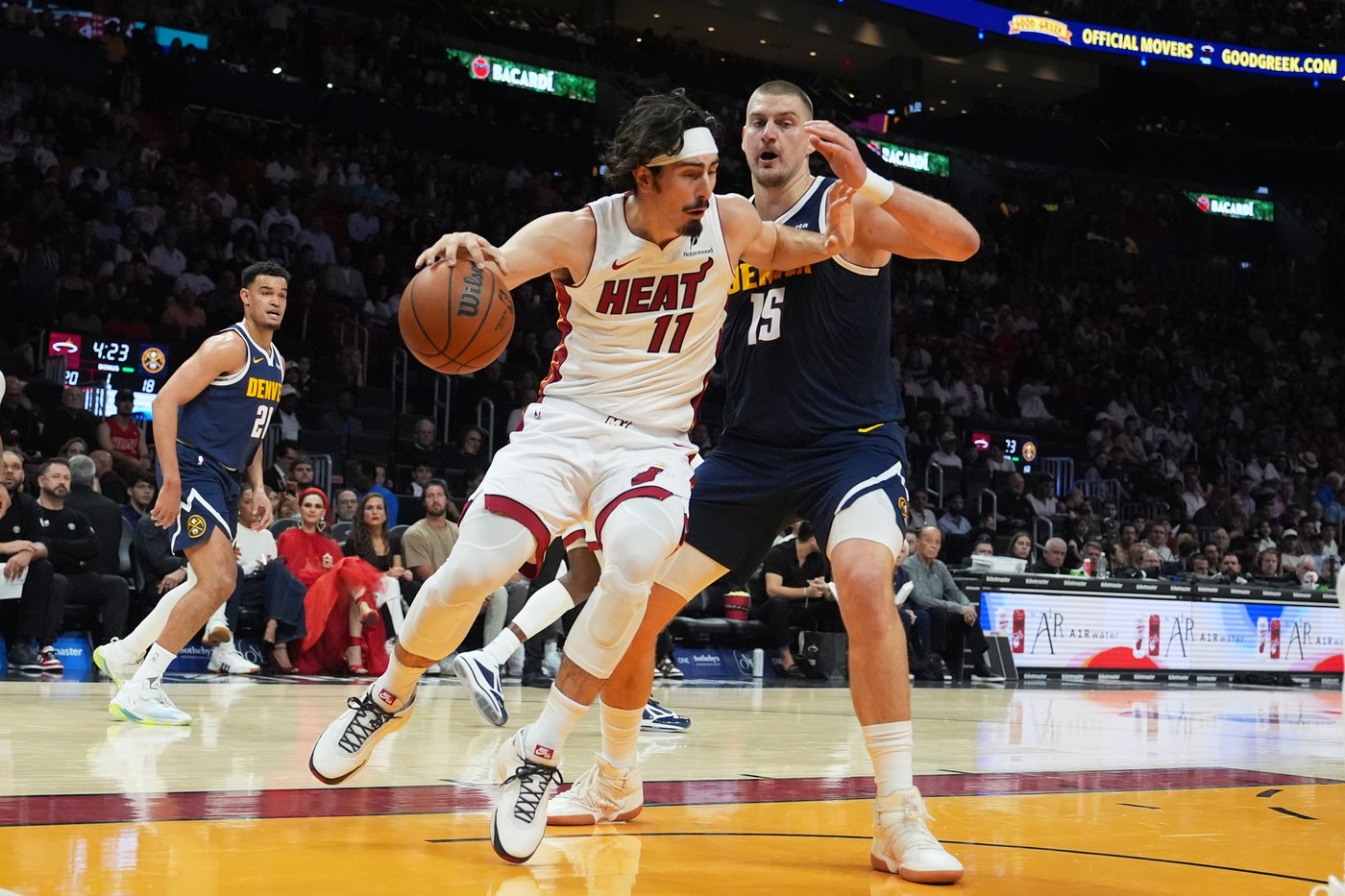 Jokic gets hurt late in 1st half, Heat pull away from there to top Nuggets | iNFOnews.ca