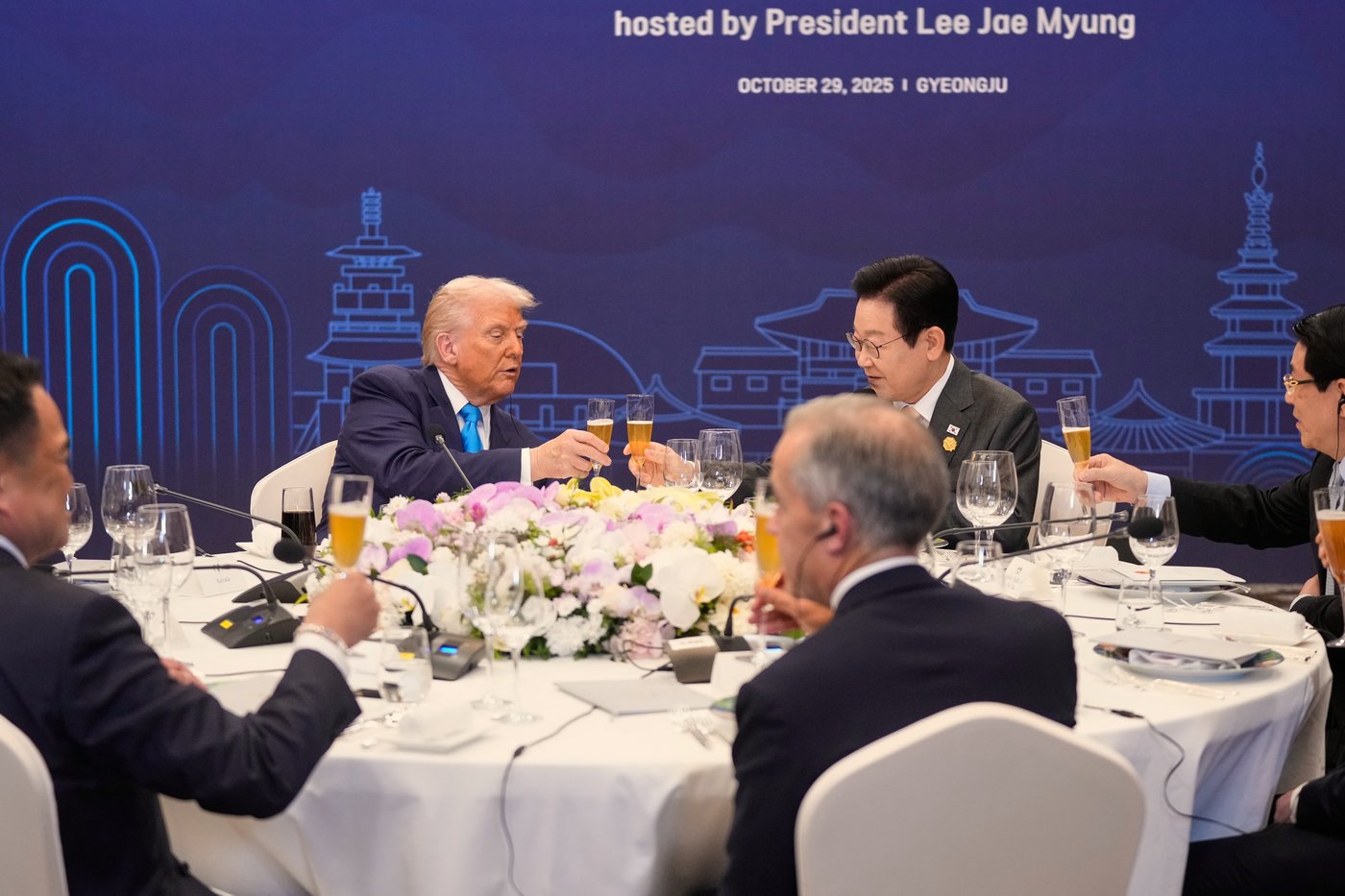 'America First' Trump loved hanging out with the global elite during his Asia trip | iNFOnews.ca 'America First' Trump loved hanging out with the global elite during his Asia trip | iNFOnews.ca