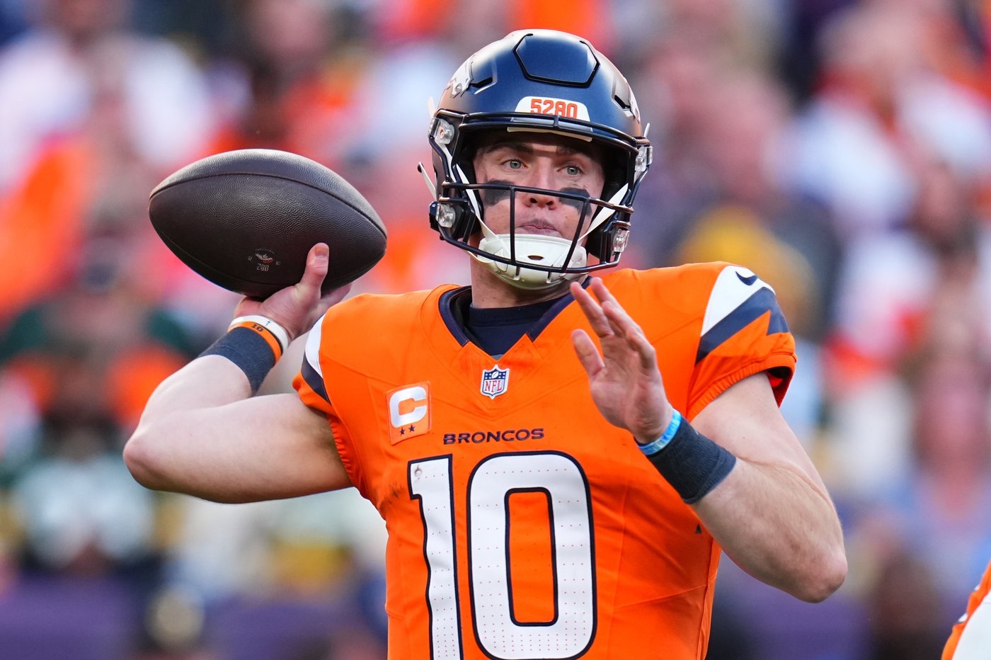 Bo Nix shines as Broncos clinch playoff spot with comeback win over Packers | iNFOnews.ca Bo Nix shines as Broncos clinch playoff spot with comeback win over Packers | iNFOnews.ca