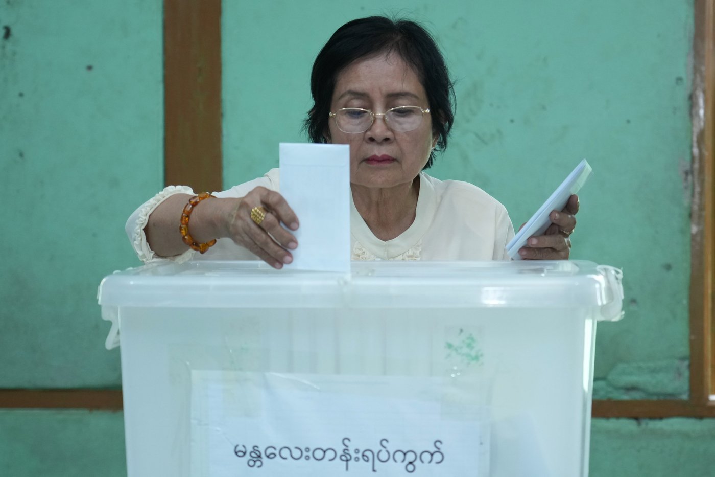 Photos show Myanmar holding its first election since the military seized power | iNFOnews.ca