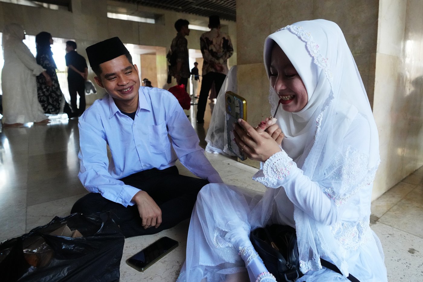Photos capture the moment 51 couples tie the knot in Indonesian mass wedding ceremony | iNFOnews.ca