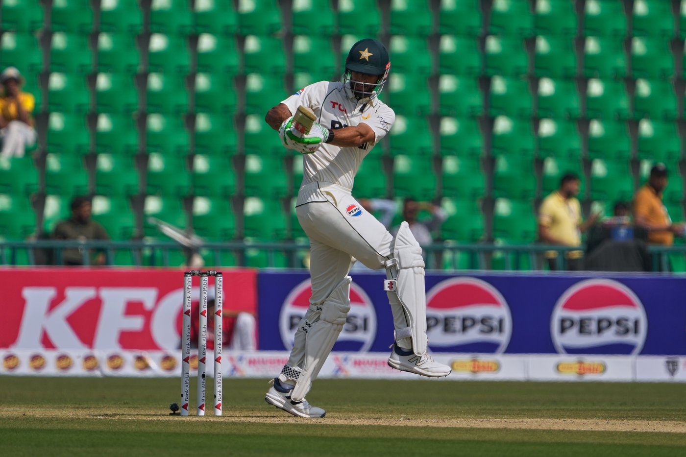 Imam and Masood guide Pakistan to 107-1 at lunch against South Africa in 1st test | iNFOnews.ca