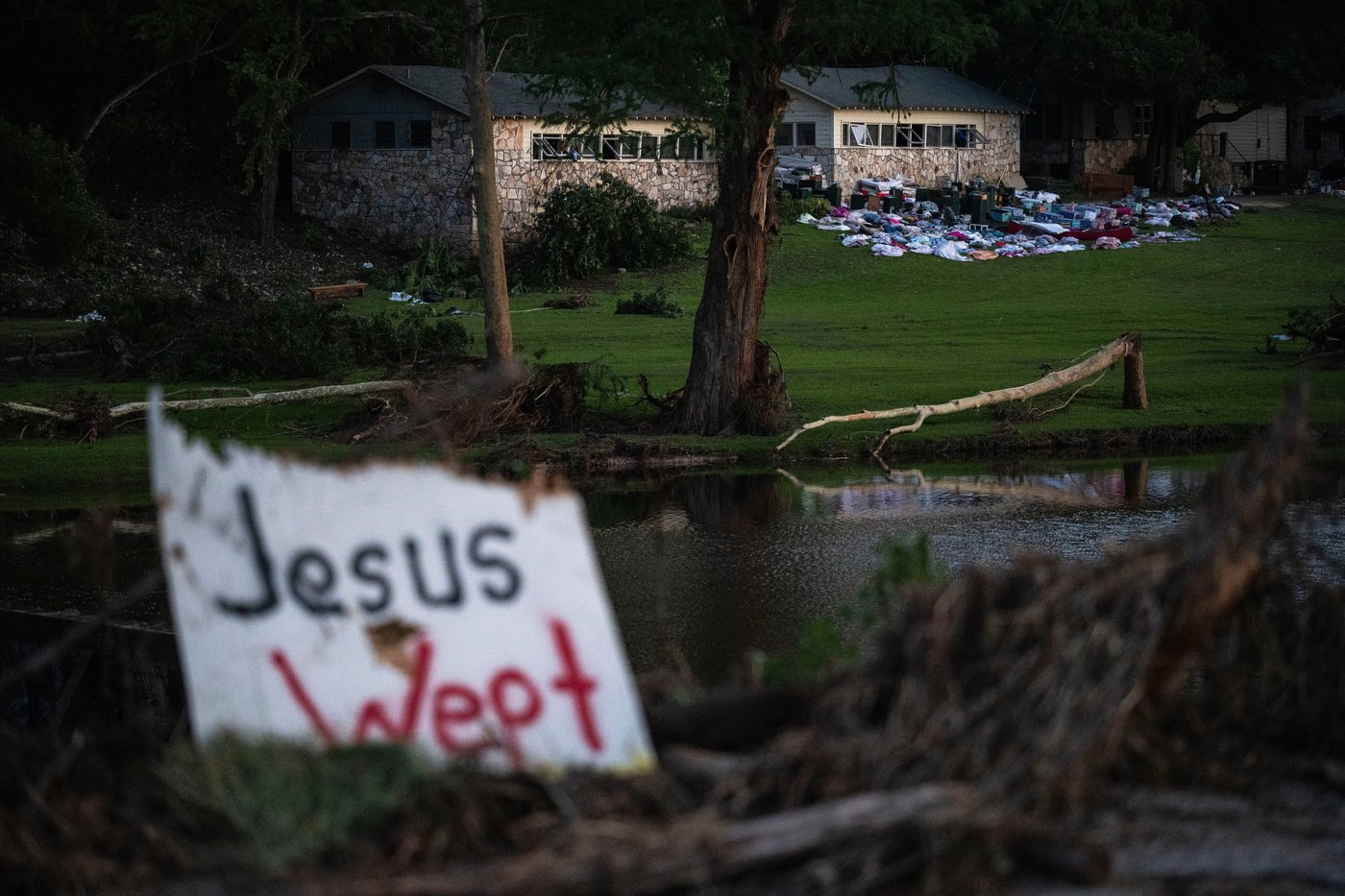 Texas residents and Camp Mystic staffer plead for help in newly released 911 audio from July floods | iNFOnews.ca