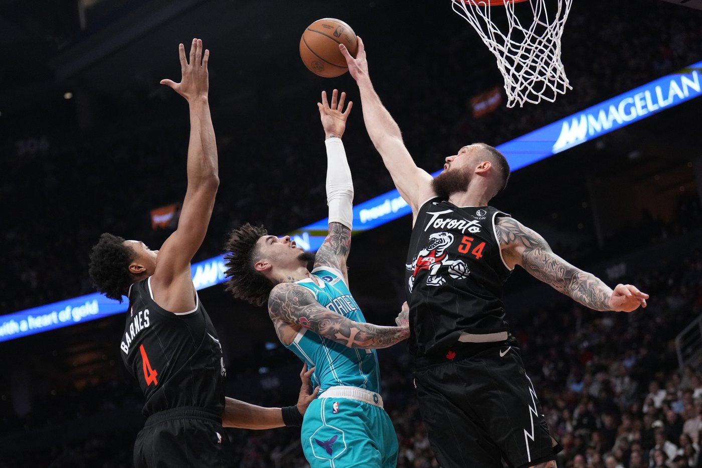 Barrett's layup with 18.4 seconds left to play hands Raptors 110-108 win over Hornets | iNFOnews.ca