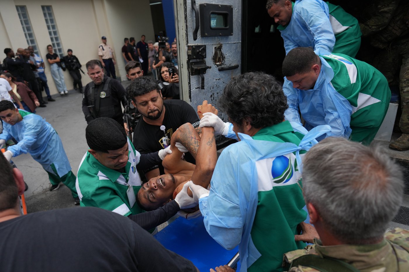 Huge Brazilian raid on Rio gang leaves at least 64 people dead and 81 under arrest | iNFOnews.ca Huge Brazilian raid on Rio gang leaves at least 64 people dead and 81 under arrest | iNFOnews.ca