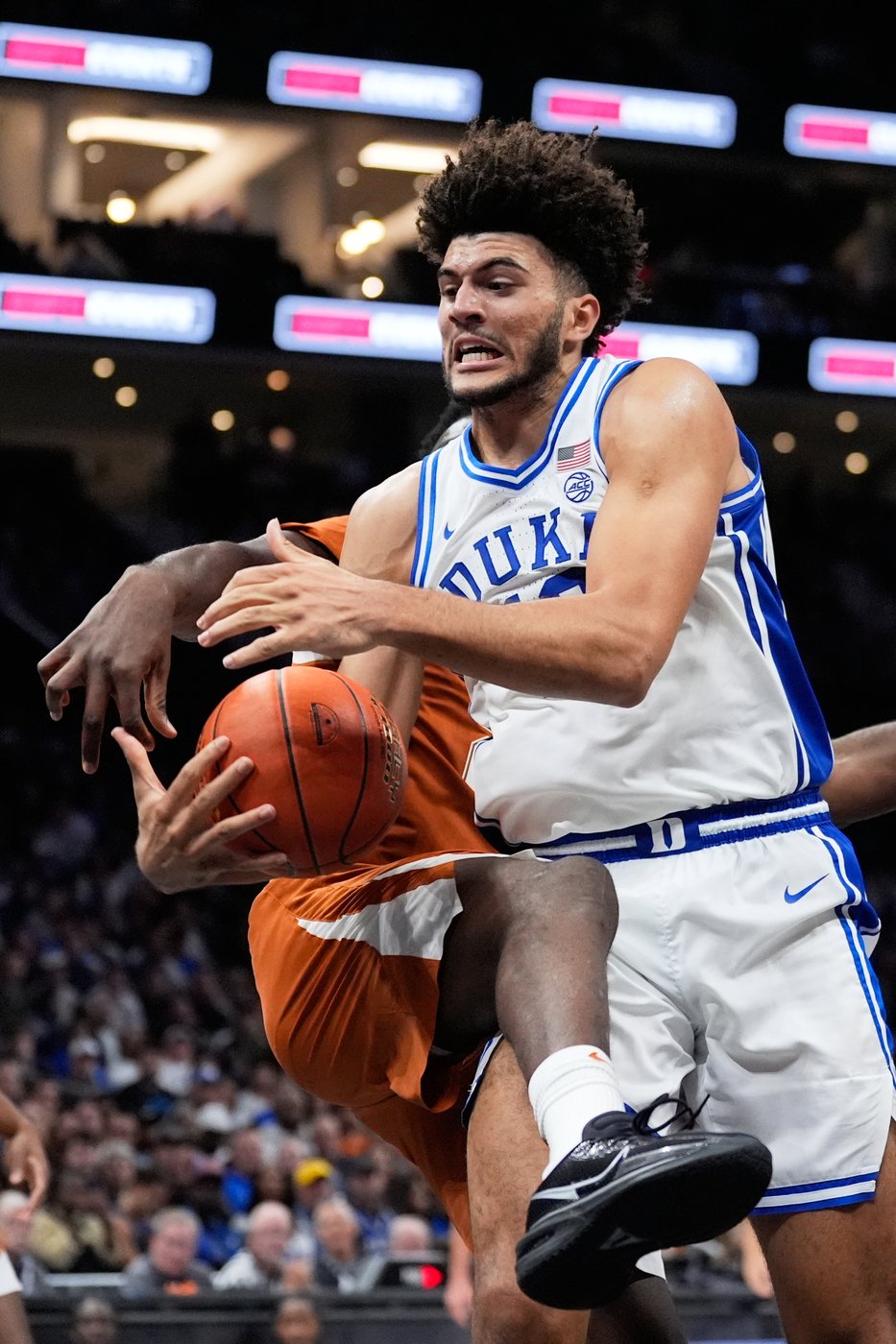 Jon Scheyer challenged top recruit Cameron Boozer at half. The Duke freshman responded in a big way | iNFOnews.ca