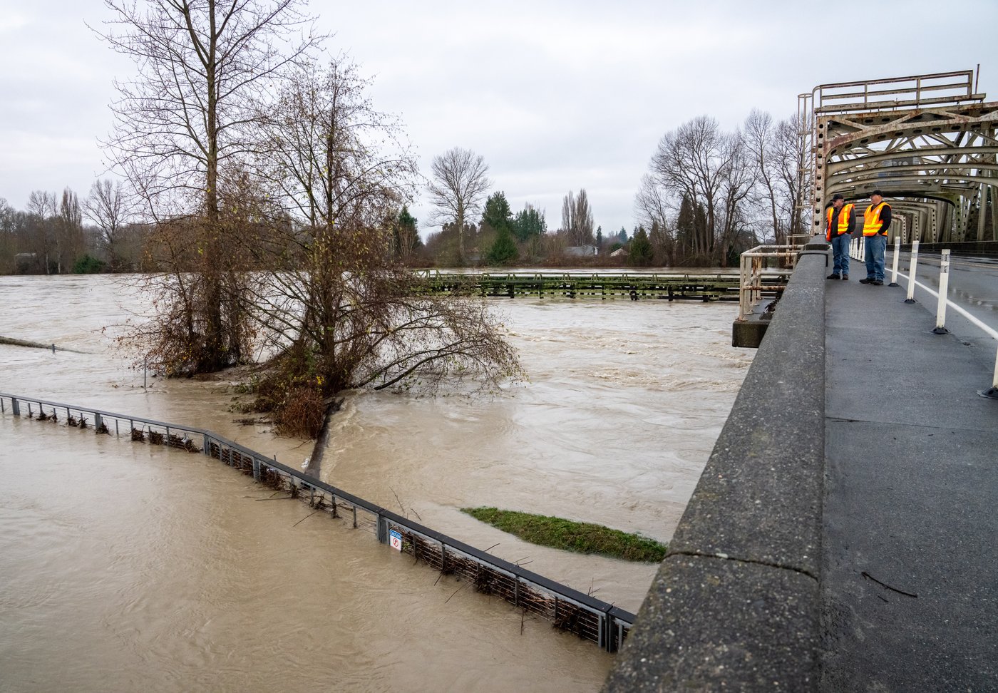 Washington flooding forces an entire city to temporarily evacuate as rivers top historic highs | iNFOnews.ca Washington flooding forces an entire city to temporarily evacuate as rivers top historic highs | iNFOnews.ca