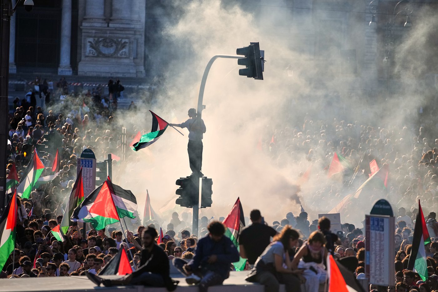 Tens of thousands march in Barcelona and Rome to protest Israel's campaign in Gaza | iNFOnews.ca