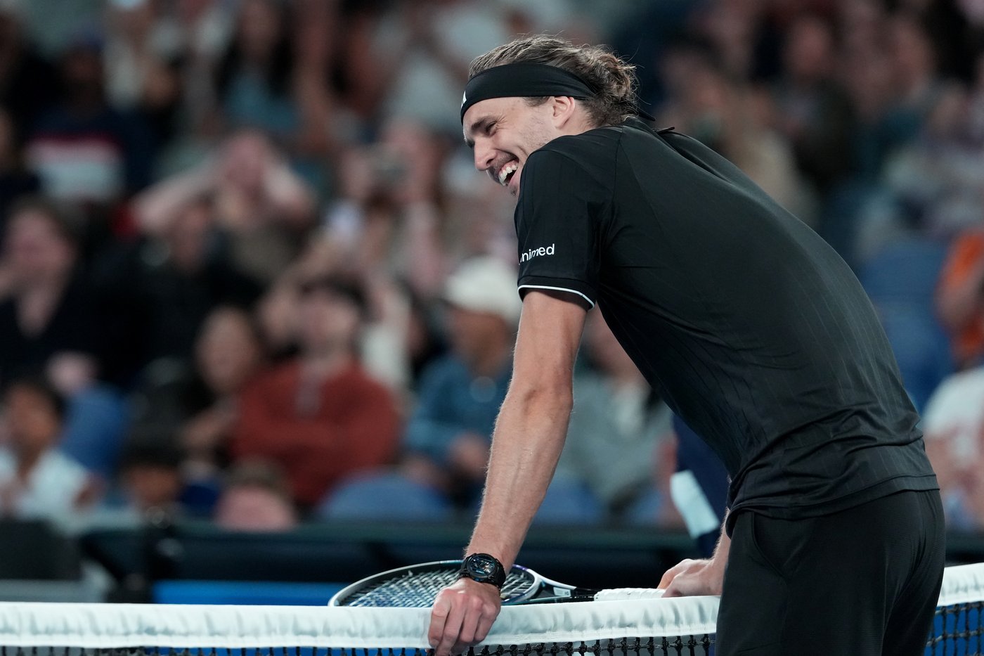 Record crowds witness Sabalenka, Alcaraz, Gauff and Zverev advance at Australian Open | iNFOnews.ca