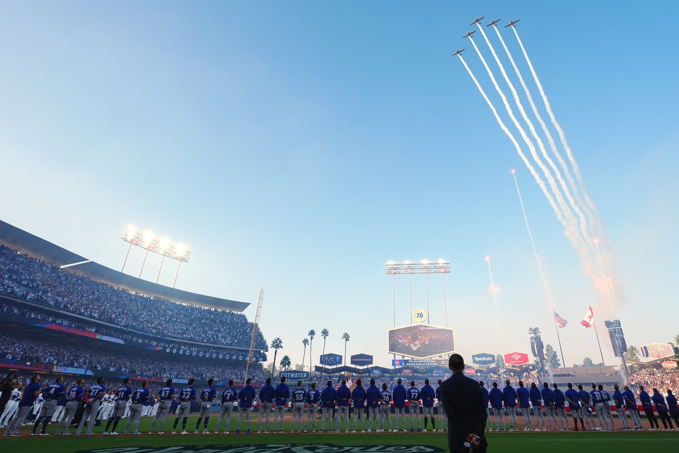 Photo Gallery: Dodgers outlast Jays 6-5 in 18-inning marathon World Series Game 3 | iNFOnews.ca