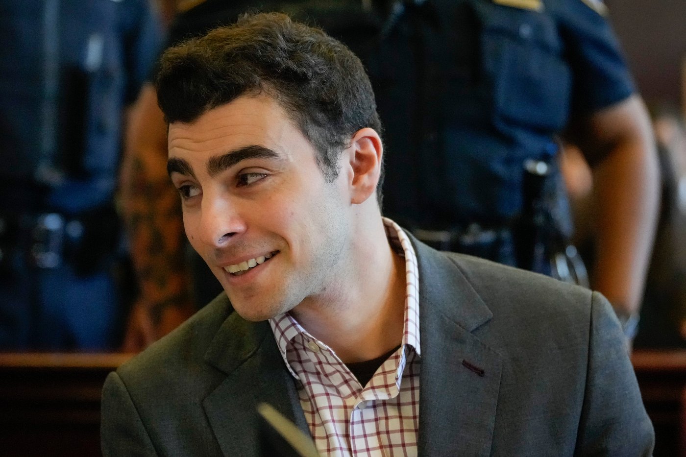 Luigi Mangione fights to exclude evidence from his trial in the killing of UnitedHealthcare's CEO | iNFOnews.ca