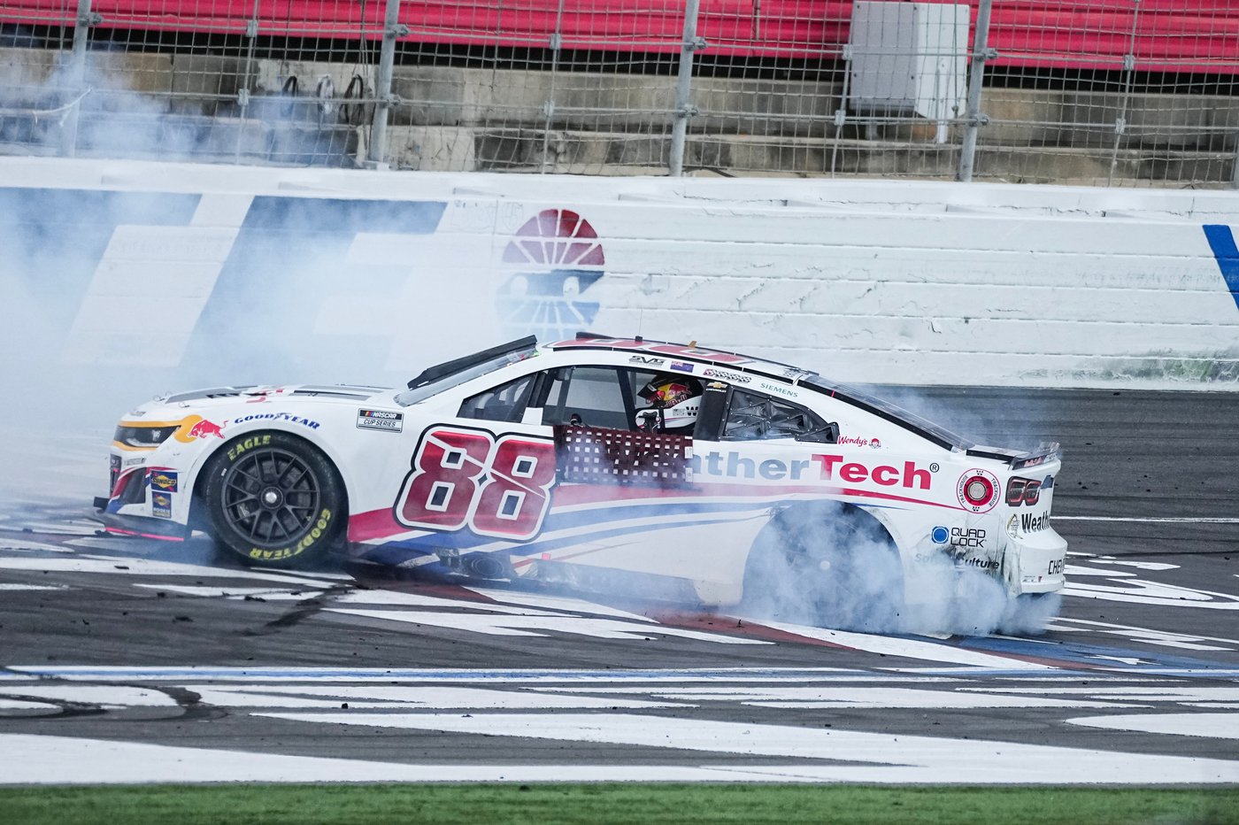 Joey Logano clinches final playoff spot in dramatic Charlotte finish | iNFOnews.ca